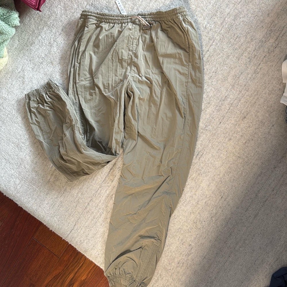 Lululemon hiking pants with zip at the bottom